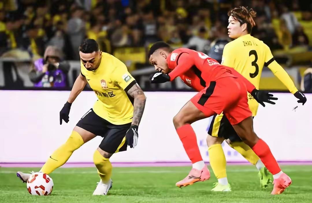 包含冲刺阶段法甲焦点战，广州队强势反弹，媒体盛赞，临场指挥获称赞的词条