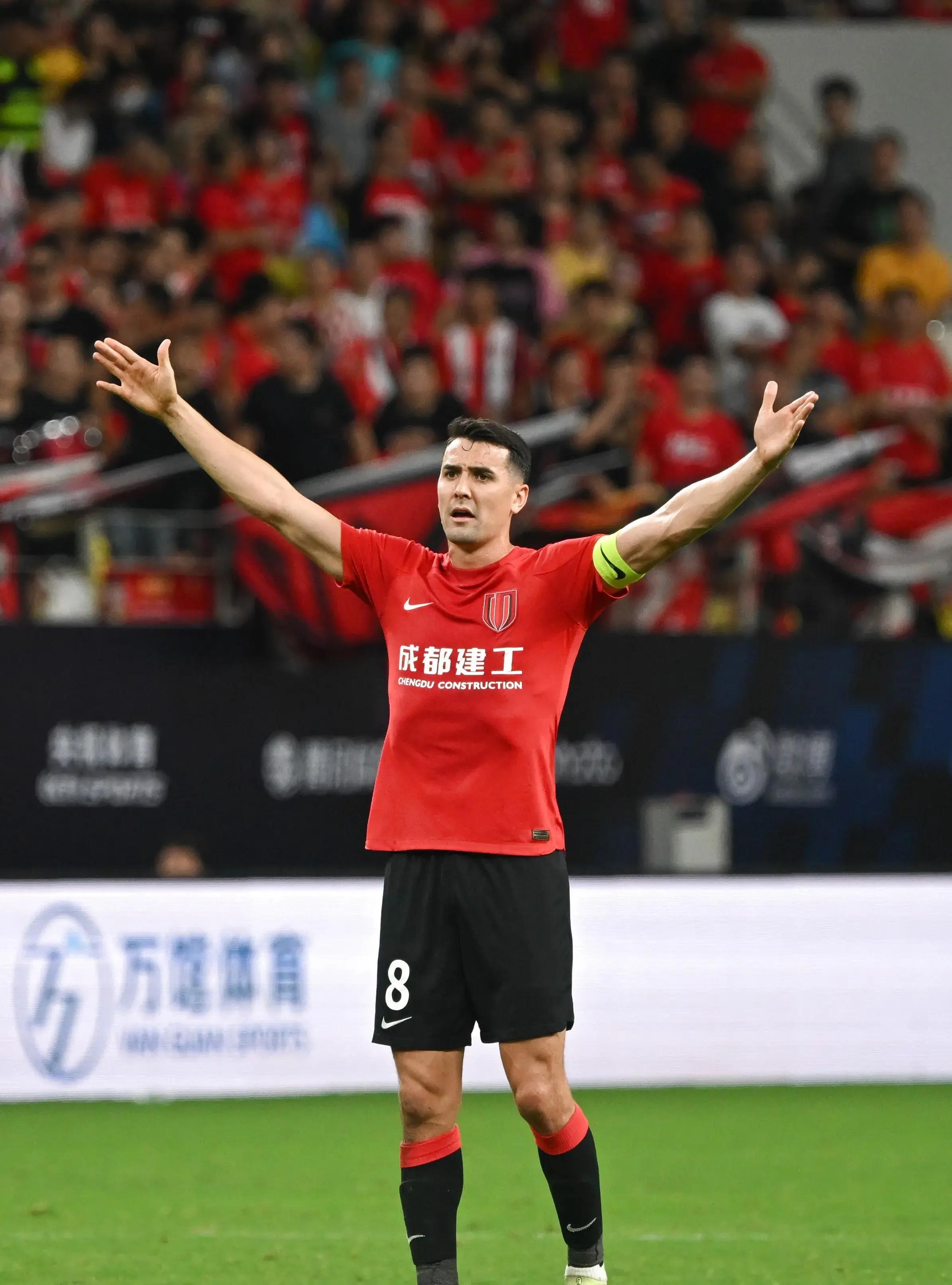 包含冲刺阶段法甲焦点战，广州队强势反弹，媒体盛赞，临场指挥获称赞的词条